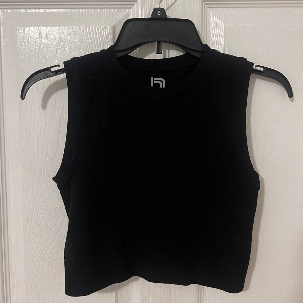 Blanc Noir cropped infinity activewear top - black